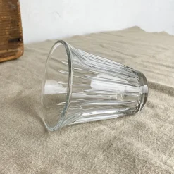 Verre à rainures
