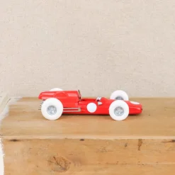 Voiture de course en métal rouge